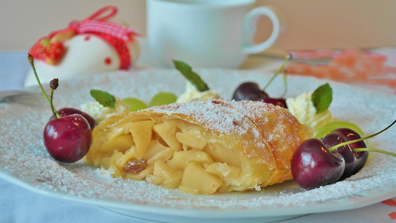 Wie bereitet man einen authentischen Apfelstrudel wie ein deutscher Koch zu?